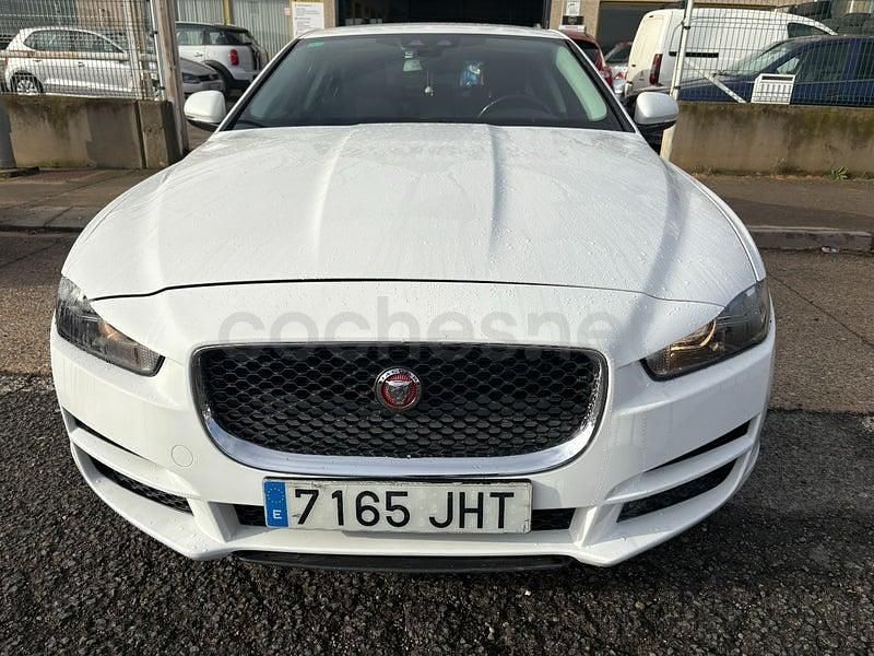 Usado Jaguar XE Pure 180 CV (132 kW) 2015 Blanco Berlina