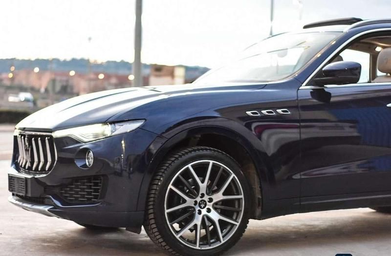 Usado Maserati Levante GranLusso 275 CV (202 kW) 2017 Azul SUV