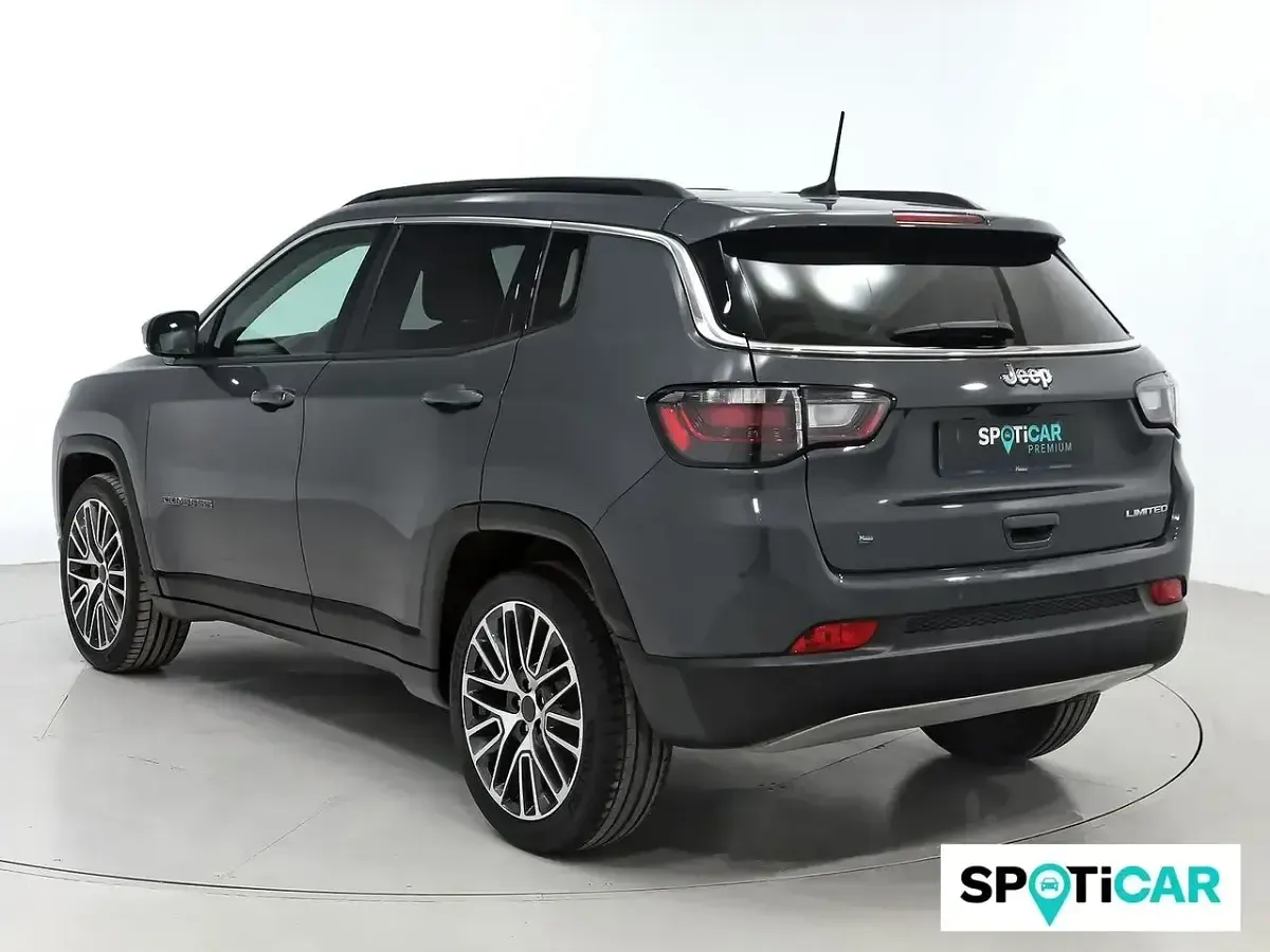 Usado Jeep Compass Limited 131 CV (96 kW) 2022 Gris SUV