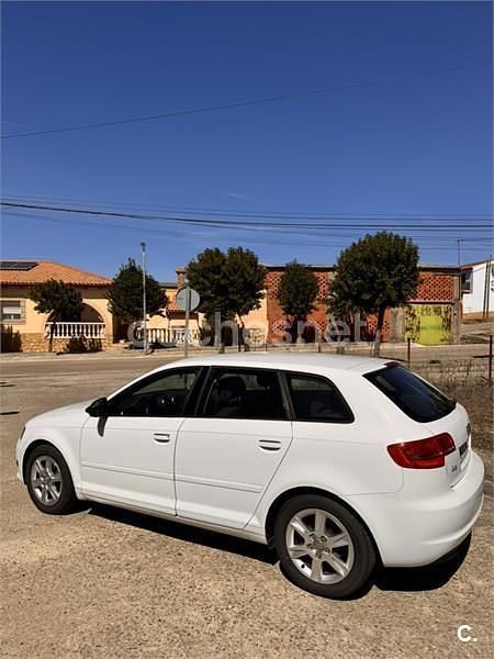 Usado Audi A3 Ambiente 105 CV (77 kW) 2010 Blanco Utilitario