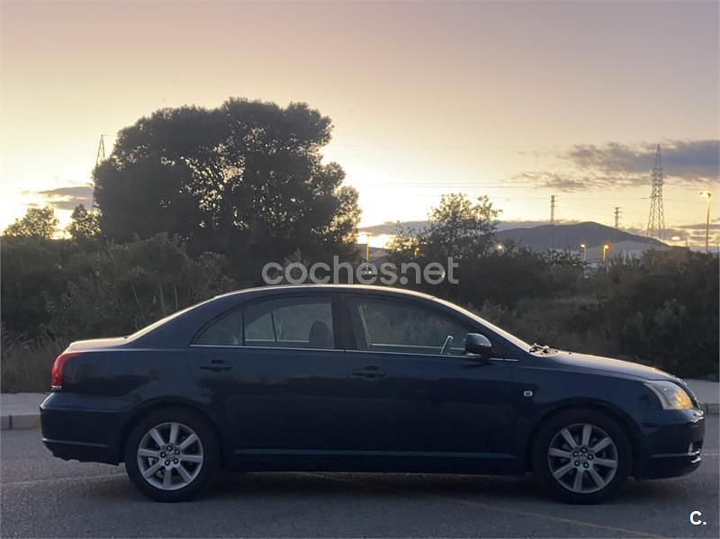 Usado Toyota Avensis Sol 129 CV (94 kW) 2006 Azul Berlina