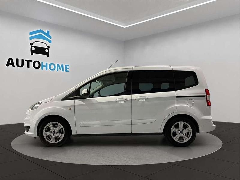 Usado Ford Tourneo Courier Trend 102 CV (75 kW) 2015 Blanco Monovolumen