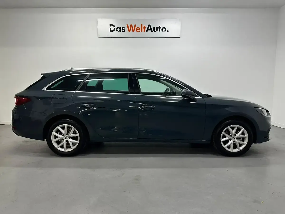 Usado Seat Leon Style 116 CV (85 kW) 2025 Azul Familiar