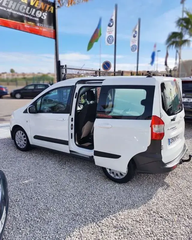Usado Ford Transit Ambiente 75 CV (55 kW) 2018 Blanco Familiar