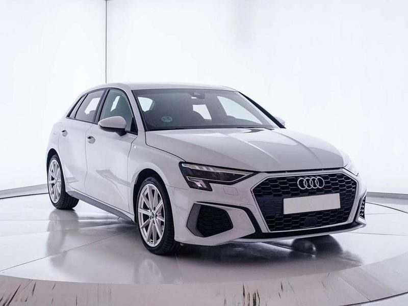 Blanco Usado 2022 Audi A3 Sportback S-Line Utilitario | 29.800 € (Caro) - Imagen 1/4
