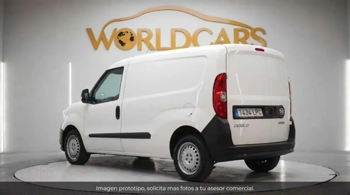 Usado Fiat Doblò 95 CV (69 kW) 2021 Blanco Monovolumen