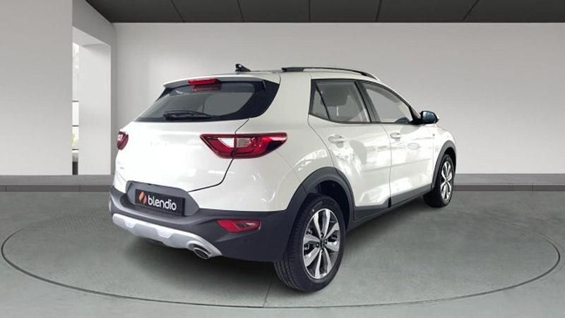 Usado Kia Stonic 84 CV (61 kW) 2023 Blanco SUV