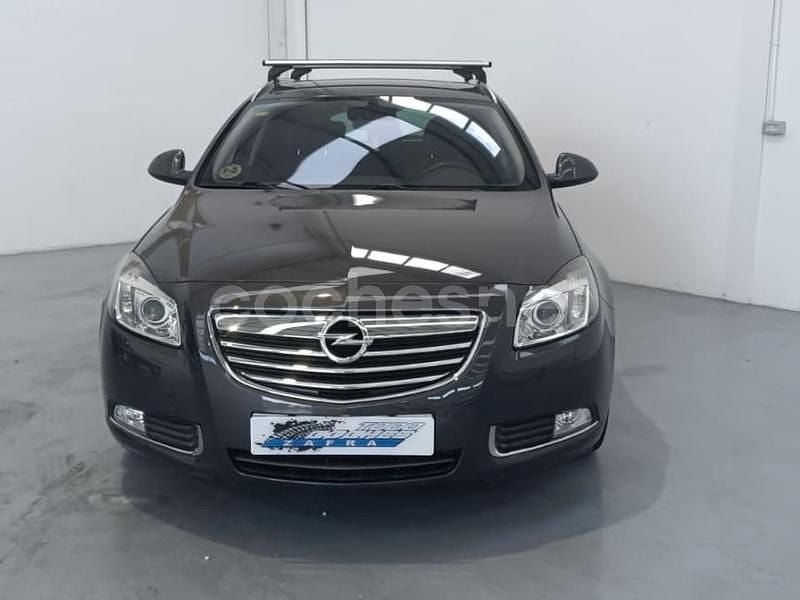 Usado Opel Insignia Selective 130 CV (95 kW) 2012 Negro Familiar