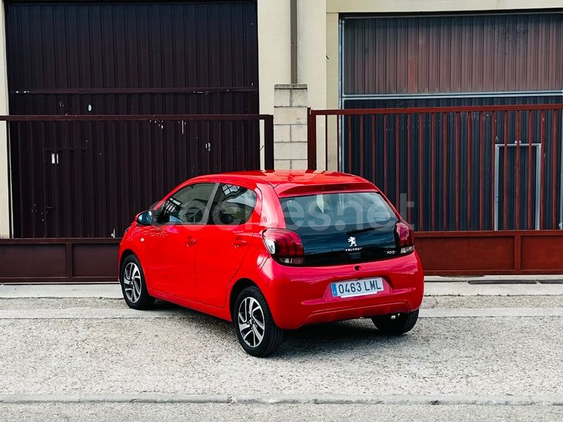 Usado Peugeot 108 Allure 72 CV (52 kW) 2021 Rojo Utilitario