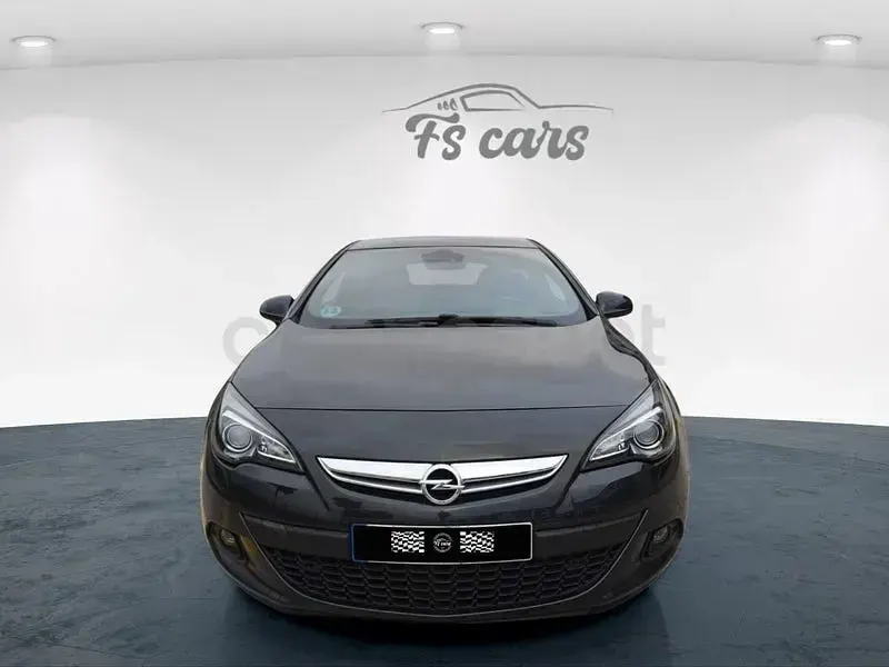 Usado Opel Astra GTC Sportive 136 CV (100 kW) 2015 Negro Berlina