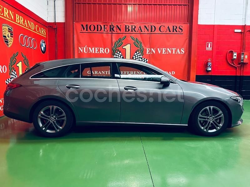 Usado Mercedes CLA200 Shooting Brake 150 CV (110 kW) 2019 Gris / plata Familiar