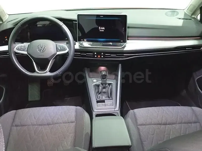 Usado VW Golf VIII 115 CV (84 kW) 2025 Gris / plata Berlina