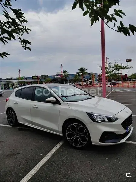 Usado Ford Focus ST-Line 125 CV (91 kW) 2021 Blanco Berlina