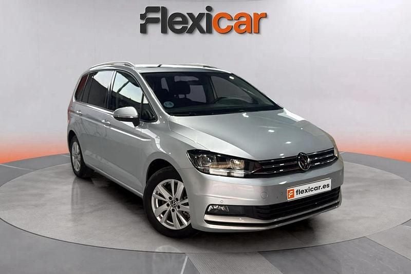 Usado VW Touran Advance 122 CV (89 kW) 2023 Gris Monovolumen