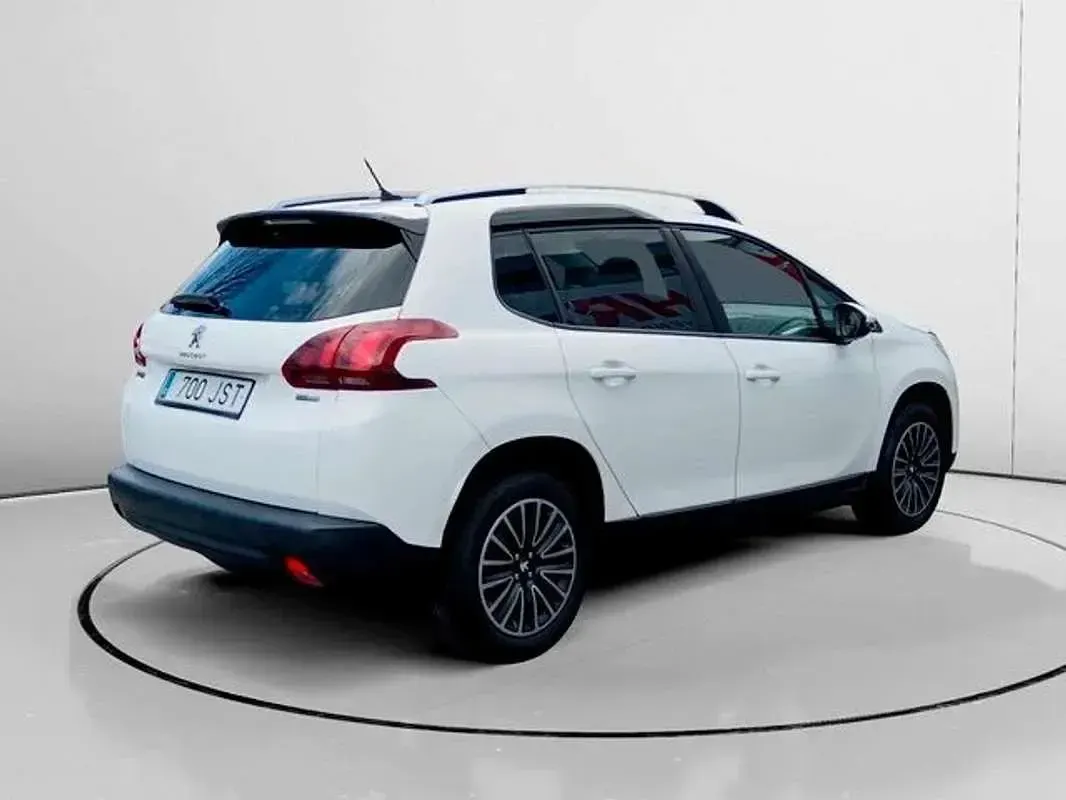 Usado Peugeot 2008 Active 110 CV (80 kW) 2016 Blanco SUV