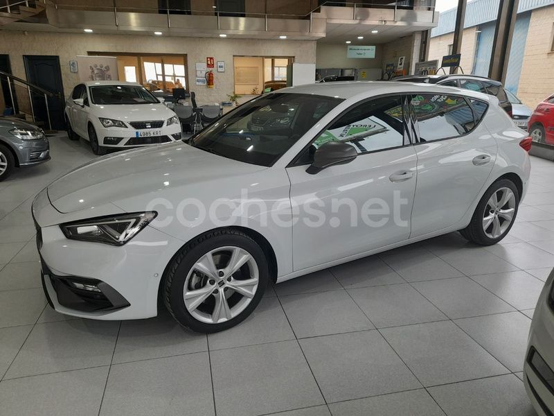 Usado Seat Leon FR 150 CV (110 kW) 2021 Blanco Berlina