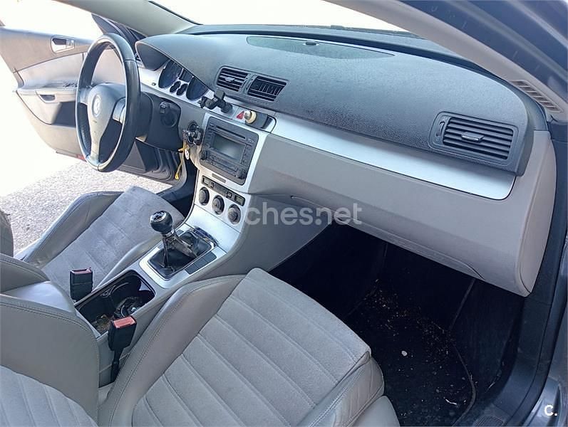 Usado VW Passat 140 CV (102 kW) 2008 Gris / plata Berlina