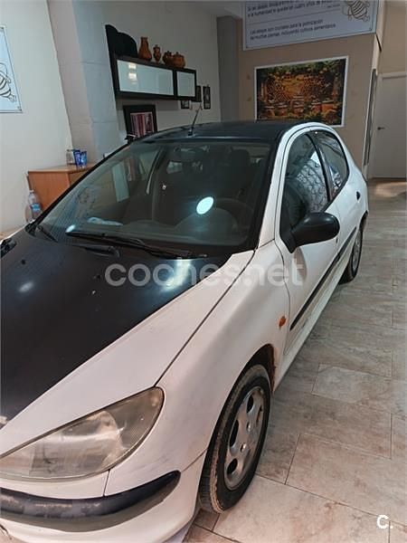 Usado Peugeot 206 70 CV (51 kW) 1998 Blanco Utilitario