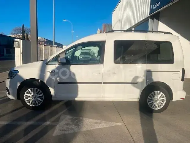 Usado VW Caddy Trendline 102 CV (75 kW) 2020 Blanco Monovolumen
