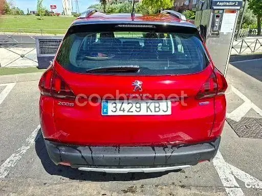Usado Peugeot 2008 Allure 110 CV (80 kW) 2017 Rojo SUV
