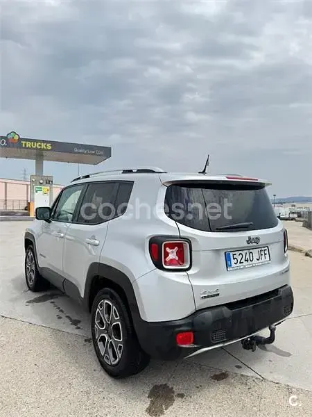 Usado Jeep Renegade Limited 140 CV (102 kW) 2015 Gris / plata SUV