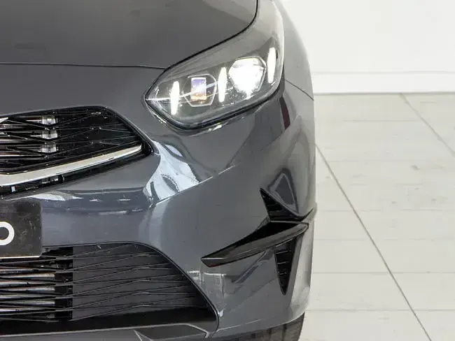 Usado Kia Ceed Style 100 CV (73 kW) 2024 Gris Utilitario