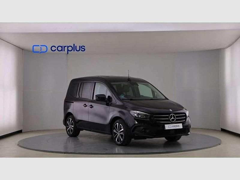 Usado Mercedes T180 116 CV (85 kW) 2024 Negro Monovolumen