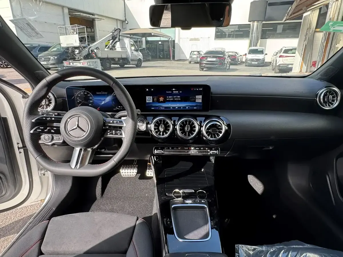 Nuevo Mercedes A250 Advanced 218 CV (160 kW) 2026 Gris Berlina