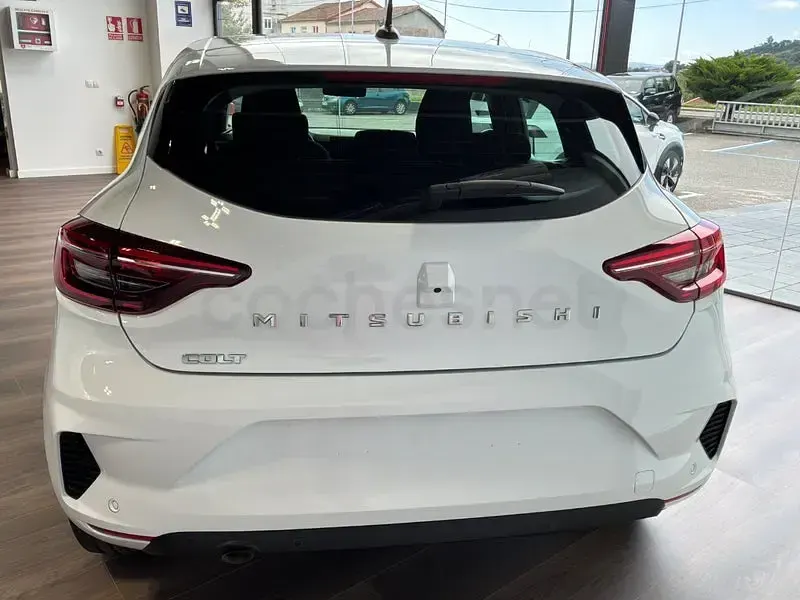 Nuevo Mitsubishi Colt Motion 100 CV (73 kW) 2026 Blanco Utilitario
