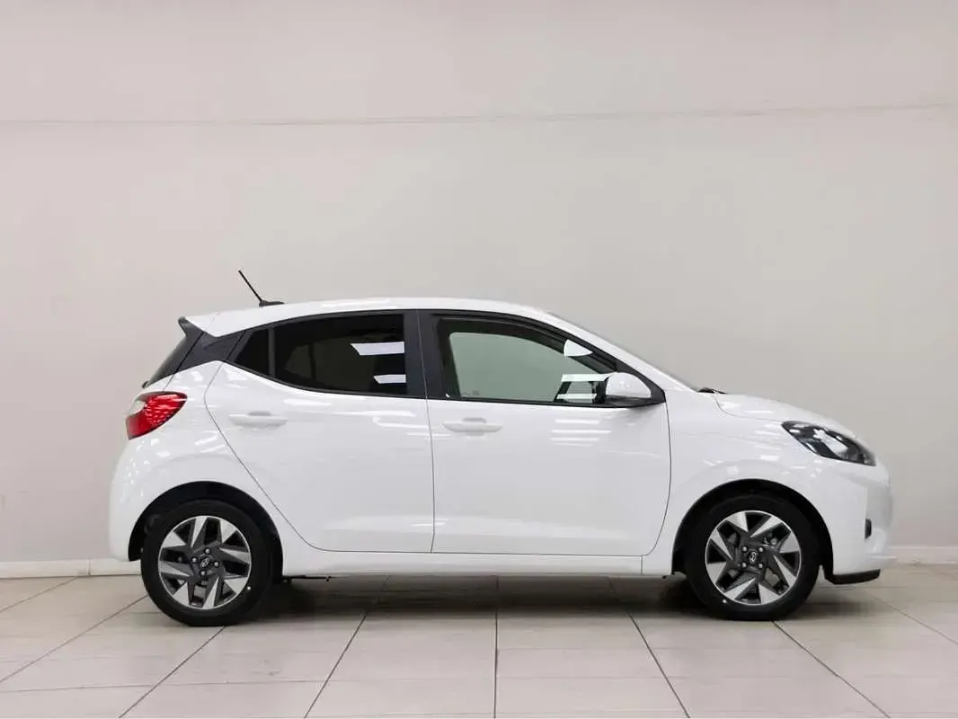 Usado Hyundai i10 64 CV (47 kW) 2025 Blanco Utilitario