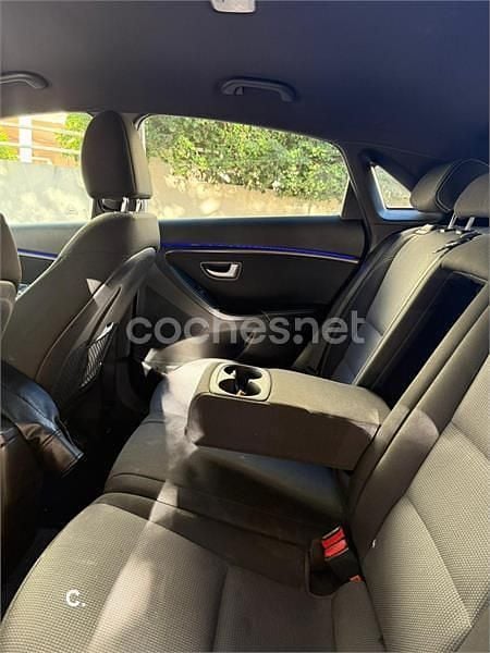 Usado Hyundai i30 110 CV (80 kW) 2016 Blanco Berlina