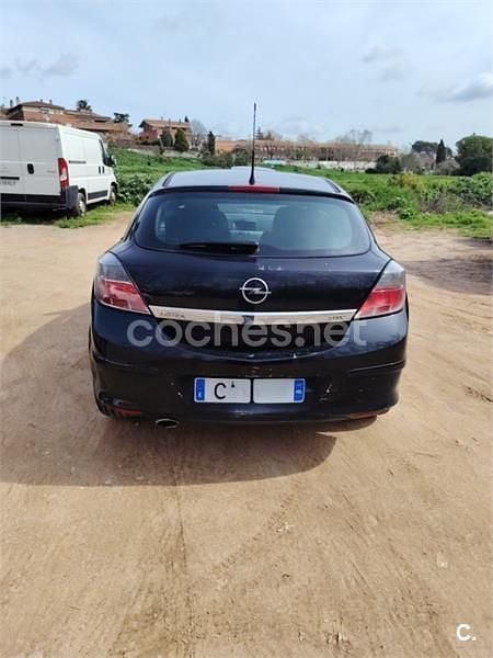 Usado Opel Astra GTC Sport 115 CV (84 kW) 2008 Negro Berlina