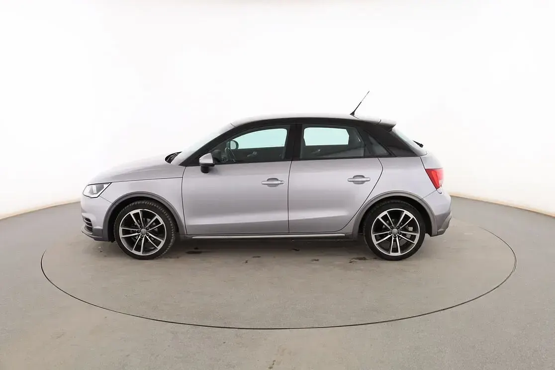 Usado Audi A1 Sportback Attraction 90 CV (66 kW) 2017 Gris Utilitario