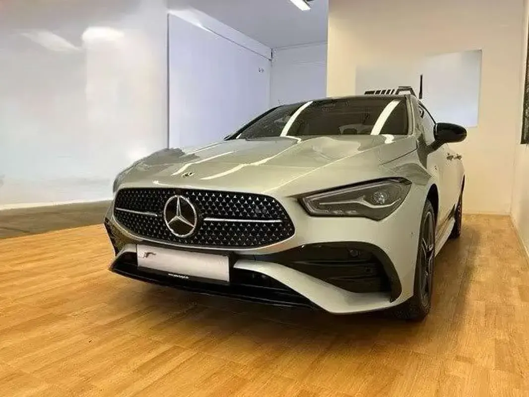 Usado Mercedes CLA250e 218 CV (160 kW) 2025 Gris Berlina