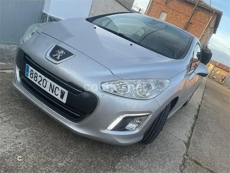 Usado Peugeot 308 CC Active 115 CV (84 kW) 2015 Blanco Descapotable