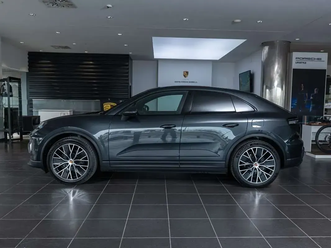 Nuevo Porsche Macan 300 kW (408 CV) 2026 Gris SUV