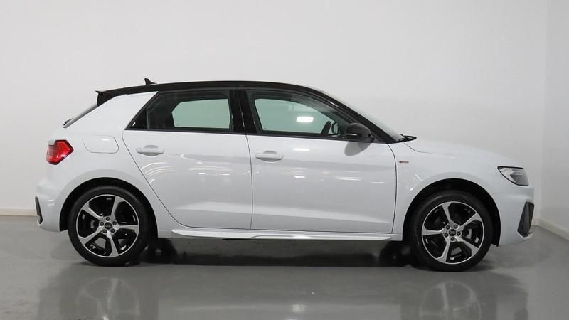 Usado Audi A1 Sportback 110 CV (80 kW) 2023 Blanco glaciar (metalizado)/techo negro mito Utilitario