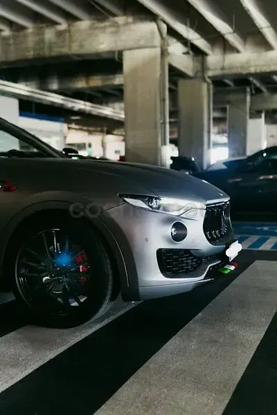 Usado Maserati Levante 430 CV (316 kW) 2018 Gris / plata SUV