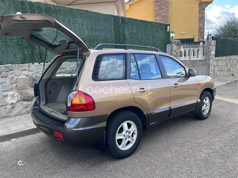 Usado Hyundai Santa Fe GLS 172 CV (126 kW) 2001 Marrón SUV