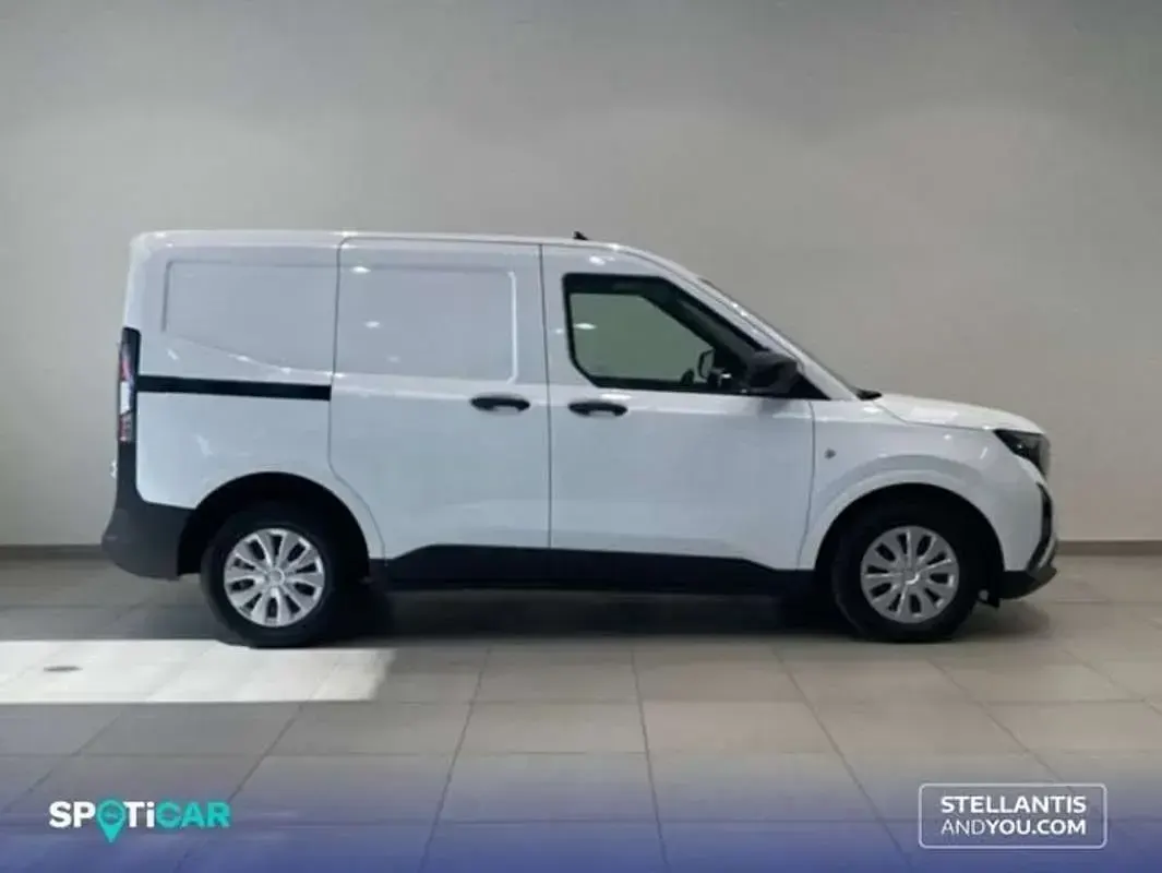 Usado Ford Transit Courier Trend 101 CV (74 kW) 2025 Blanco Van