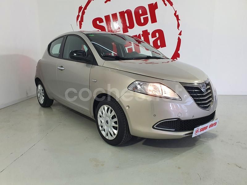 Usado Lancia Ypsilon Platinum 85 CV (62 kW) 2011 Gris / plata Utilitario