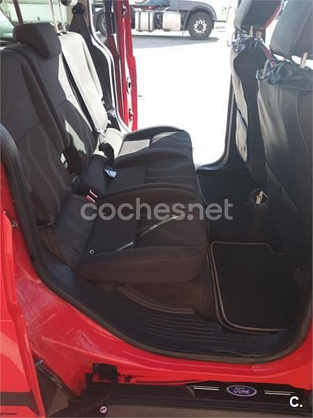 Usado Ford Tourneo Connect Trend 95 CV (69 kW) 2015 Rojo Monovolumen