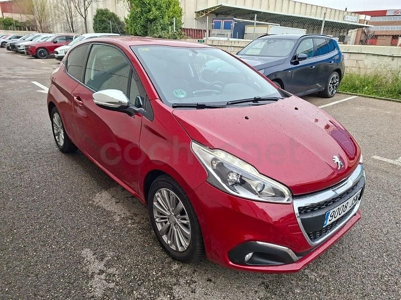 Usado Peugeot 208 Style 82 CV (60 kW) 2016 Rojo Utilitario