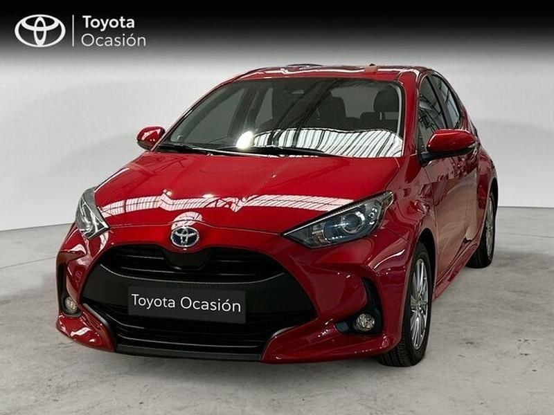 Rojo Usado 2024 Toyota Yaris Hybrid Active | 22.750 € (Precio justo) - Imagen 1/4