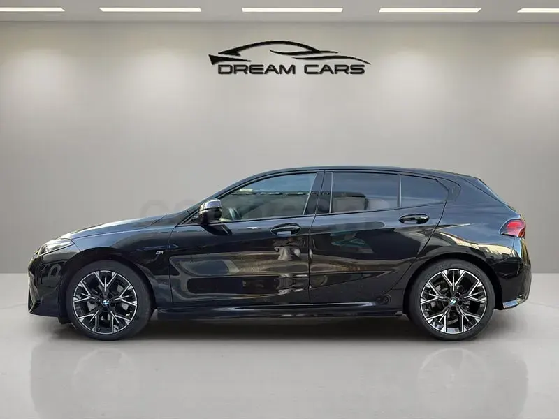Usado BMW 120 Comfort Edition 163 CV (119 kW) 2025 Negro Utilitario