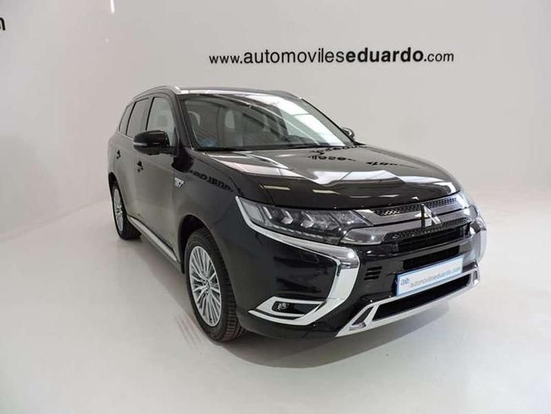 Usado Mitsubishi Outlander P-HEV 224 CV (164 kW) 2021 Negro SUV