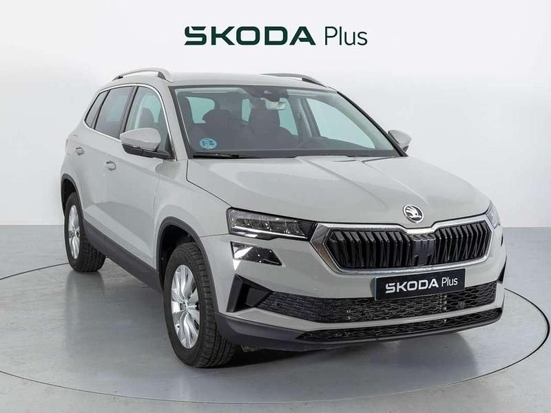 Gris Usado 2024 Skoda Karoq Selection SUV | 27.800 € (Un poco caro) - Imagen 1/4