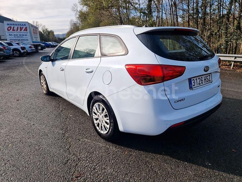 Usado Kia Ceed Sportswagon 110 CV (80 kW) 2013 Blanco Familiar