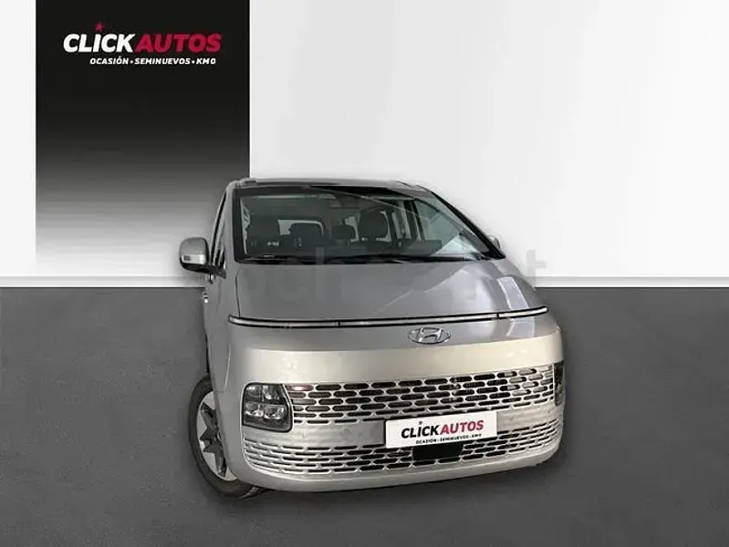 Usado Hyundai Staria 177 CV (130 kW) 2023 Gris / plata Monovolumen