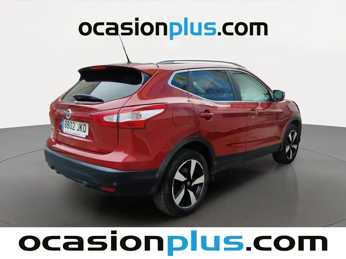 Usado Nissan Qashqai 360º 131 CV (96 kW) 2015 Rojo SUV
